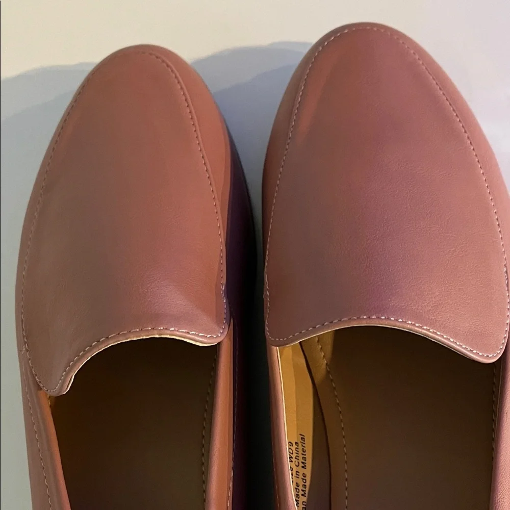 Journee Collection Women's‎ Wide With true comfort, foam slip on Flats Size W 9